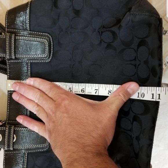 *Host Pick!!  Authentic Coach Hobo Bag* - Picture 11 of 11